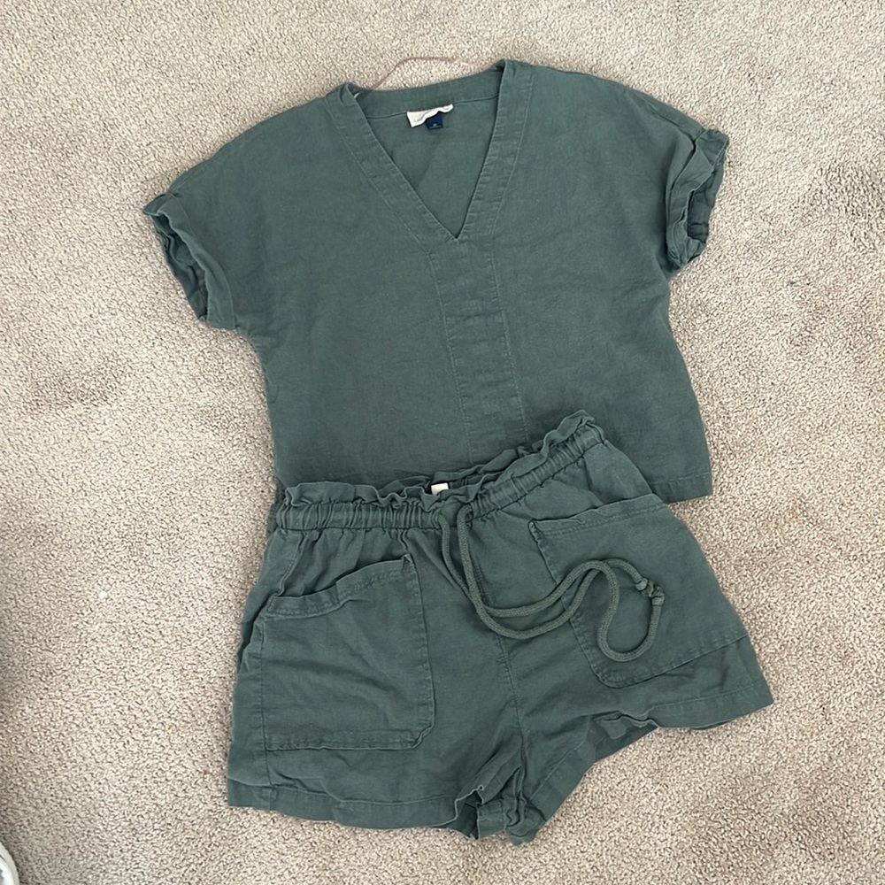 Top & Shorts Set

Top is XS
Shorts are M
